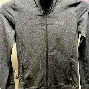 Women’s size 2 Lululemon dark gray  Define jacket in good condition